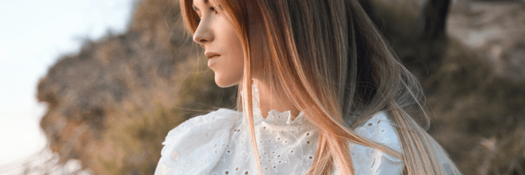 Nos conseils pour coiffer des cheveux raides